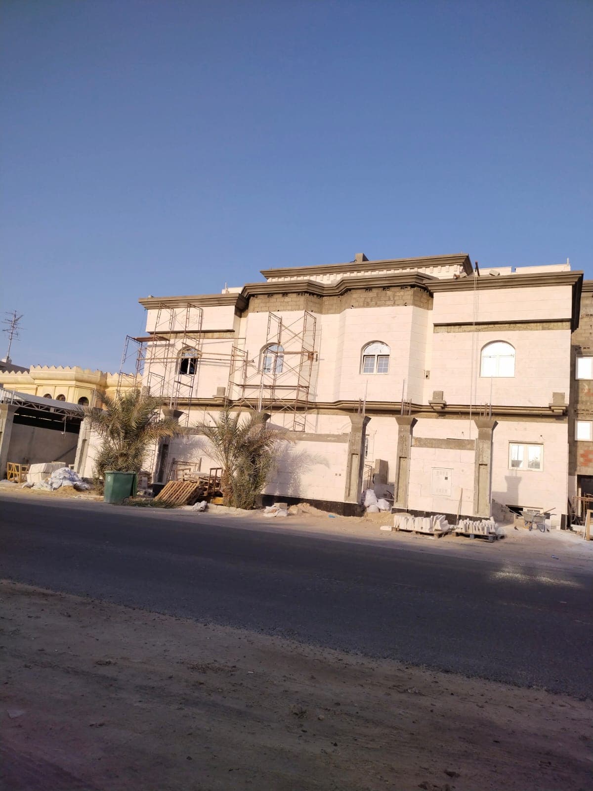 Villa Exterior Site Support